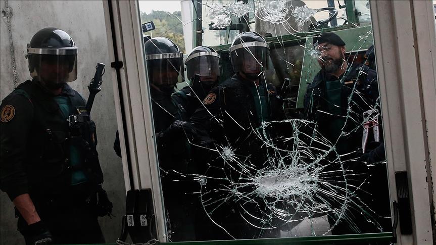 Espagne: La police intervient pour empêcher la tenue du référendum en Catalogne  