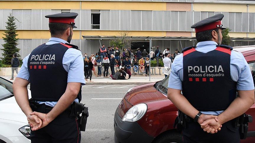 Polisi Spanyol coba hentikan pemilu kemerdekaan Catalonia