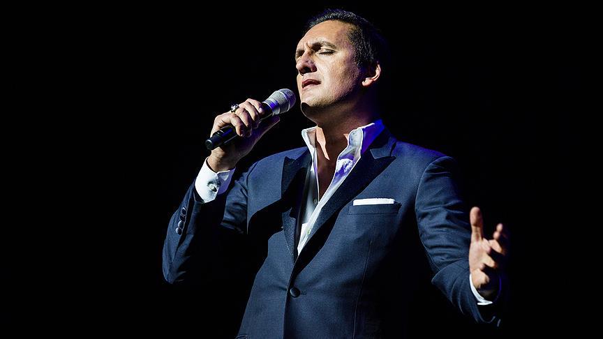 Fransız şarkıcı Dany Brillant İstanbul'da konser verecek