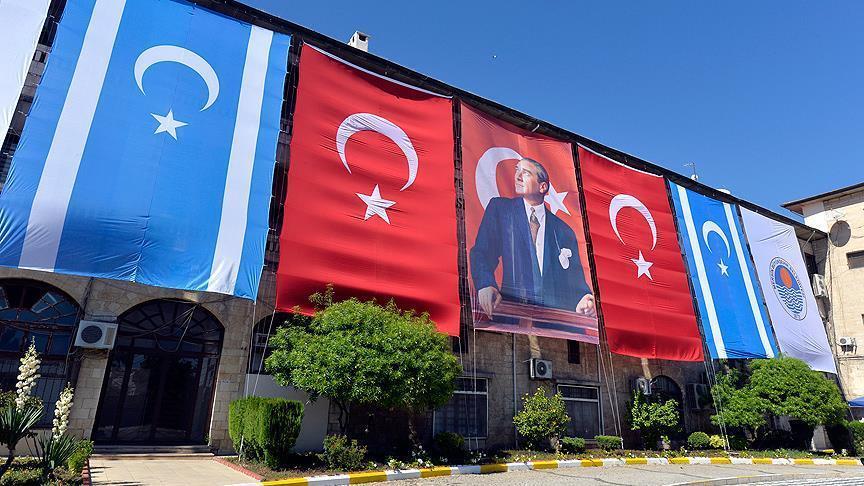 Turkish city hangs Turkmen flag in support of Kirkuk