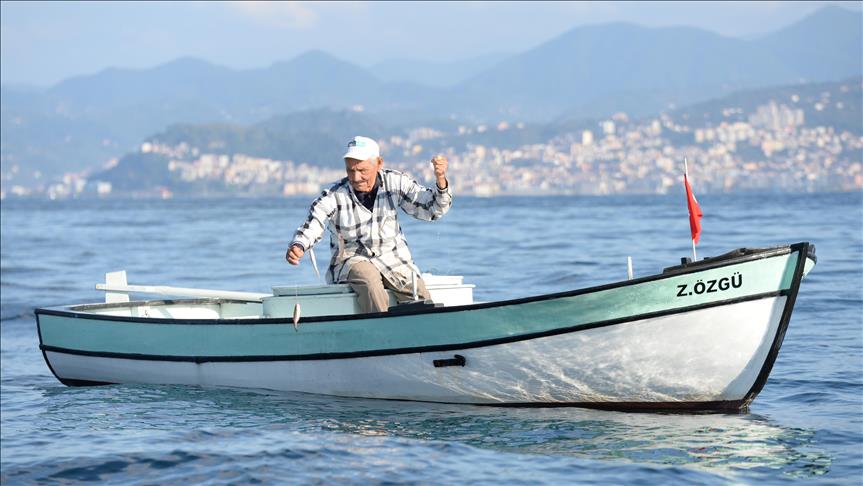karadeniz in ihtiyar kayikcisi