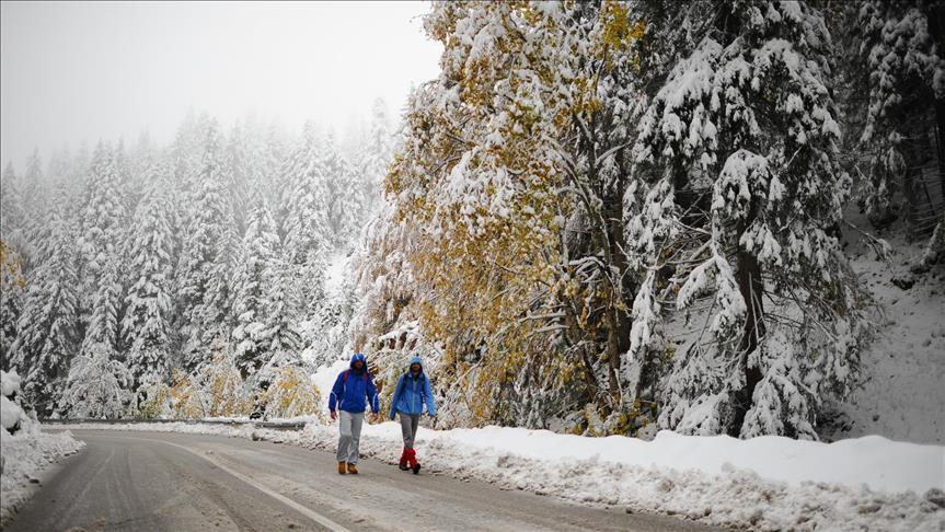 Prvi ovosezonski snijeg prekrio Jahorinu, na Bjelašnici zabilježen i temperaturni minus  