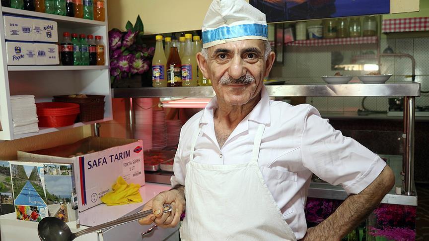 kepcesini 54 yildir elinden dusurmuyor