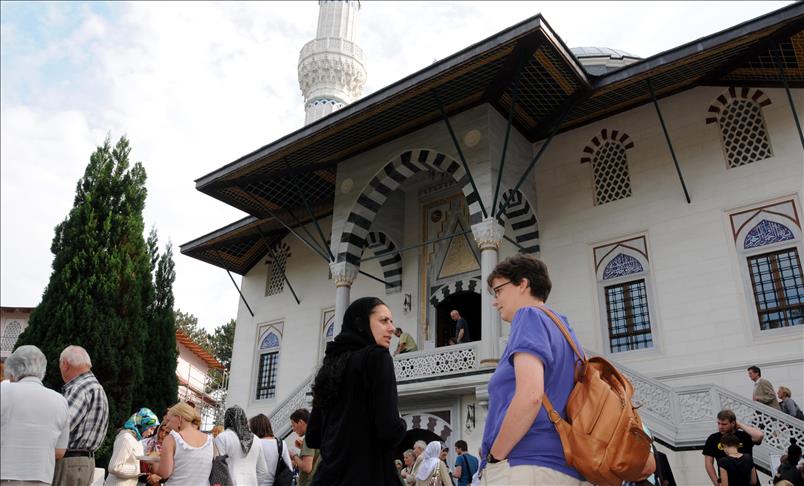 German minister suggests recognizing Muslim holidays