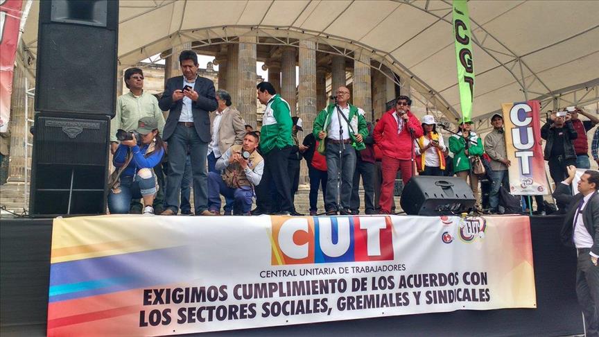 Campesinos, obreros y sindicatos realizan marchas masivas en Colombia