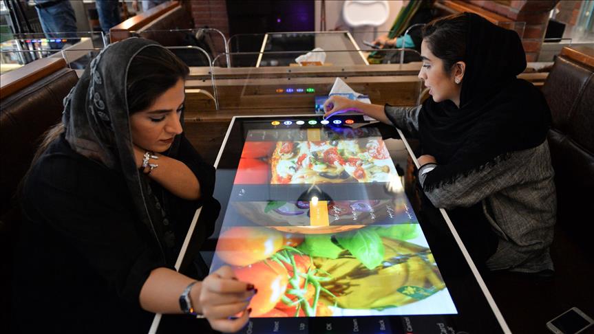 Iran: Un restaurant robotisé suscite l'intérêt