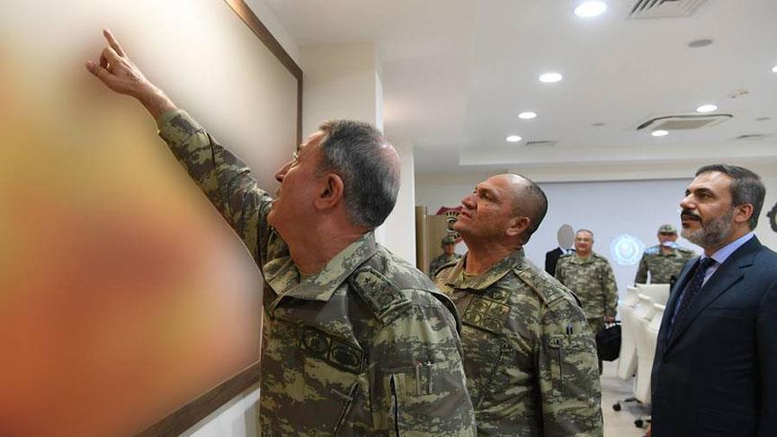Turkish army chief inspects troops near Syrian border