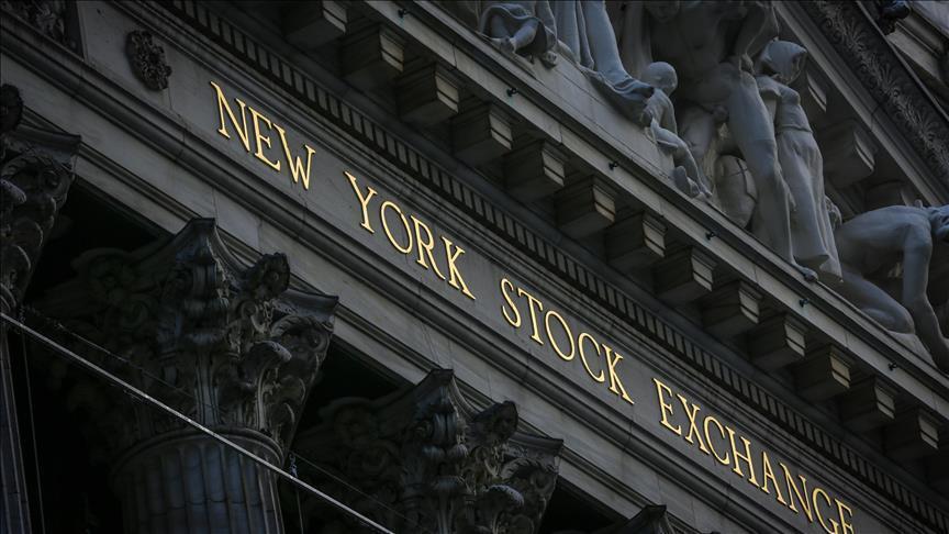US stock market closes higher