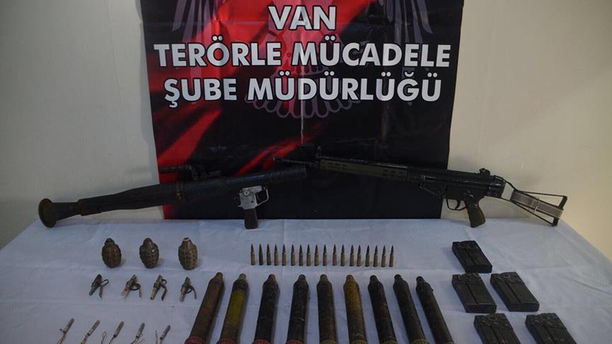 Van'daki terör operasyonunda silah ve mühimmat ele geçirildi