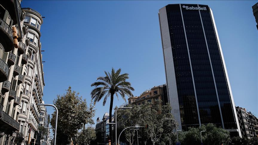 Cataluña enfrenta recesión económica por la crisis de secesión