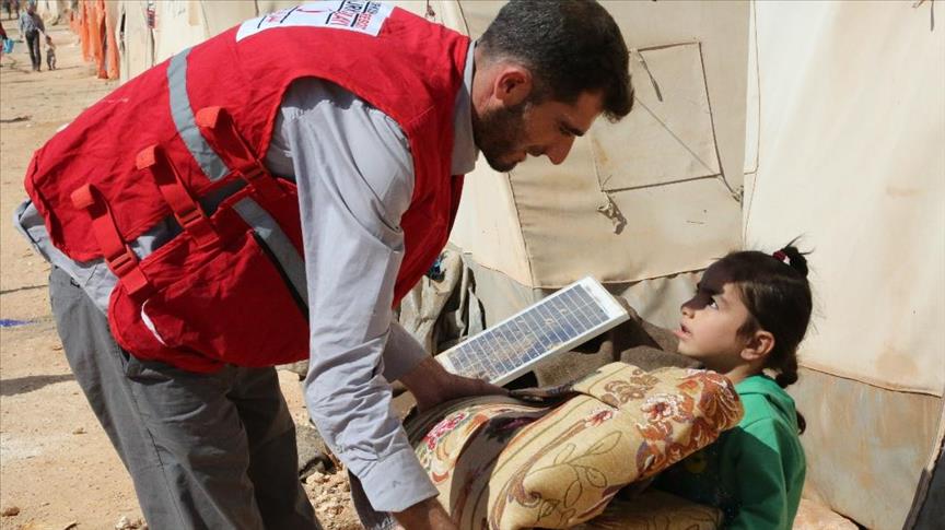 تامین نیازهای آوارگان و یتیمان در ادلب توسط هلال احمر ترکیه