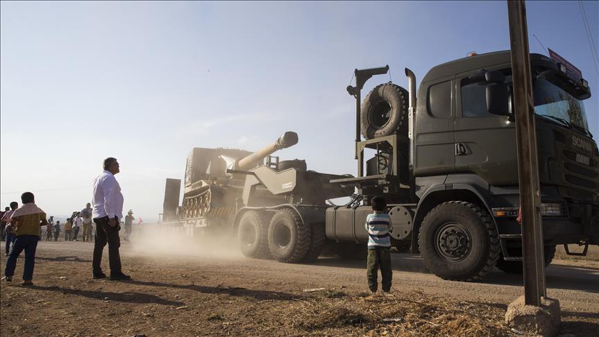 L'armée turque continue d'envoyer des renforts à la frontière avec la Syrie