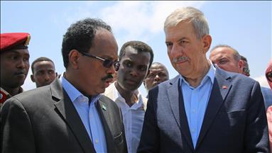 Turkish minister lands in Somalia to aid blast victims