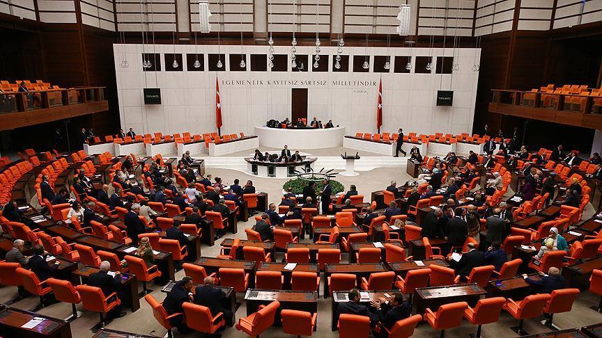 Parlamenti i Turqisë miraton zgjatjen e gjendjes së jashtëzakonshme