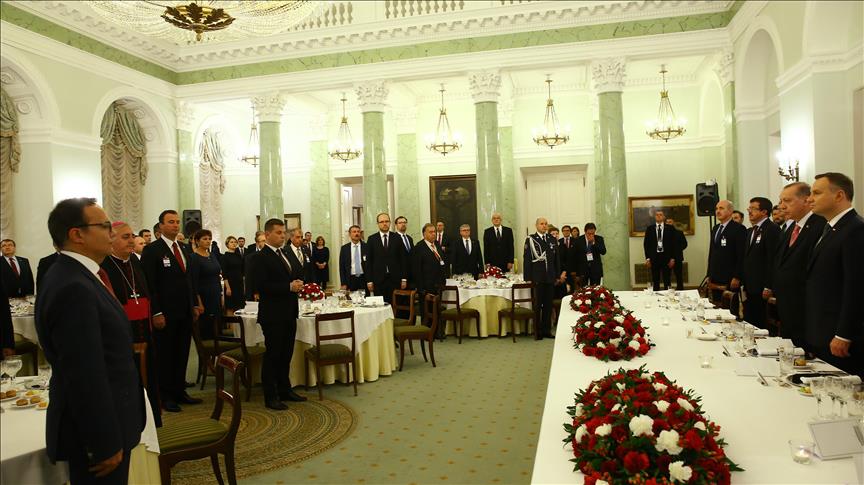 Polonya'da Cumhurbaşkanı Erdoğan onuruna yemek verildi