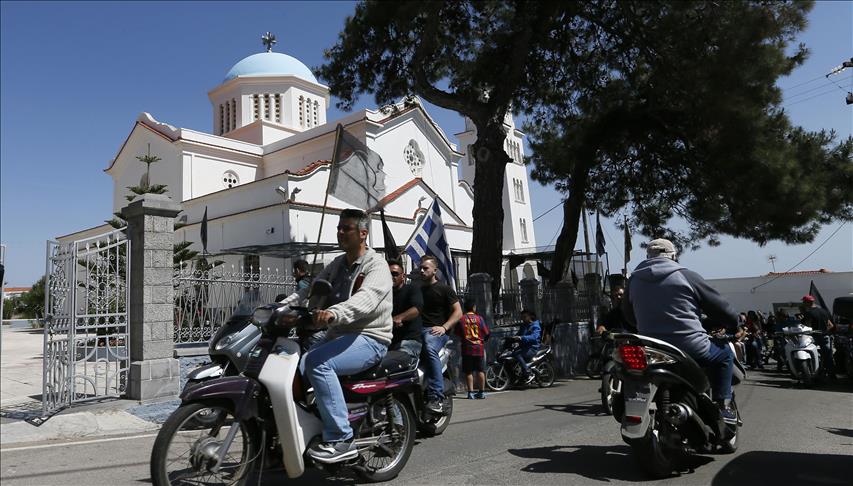 Falling Greek prices whet Turkish investors' appetite