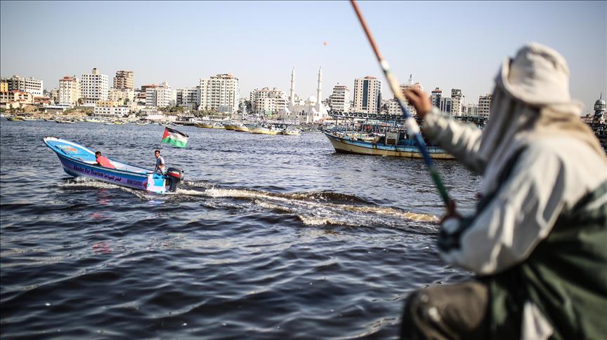 İsrail Gazze'de balık avlama mesafesini artırdı
