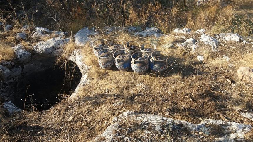 Diyarbakır'da PKK'lı teröristlerce kullanılan 6 mağara imha edildi