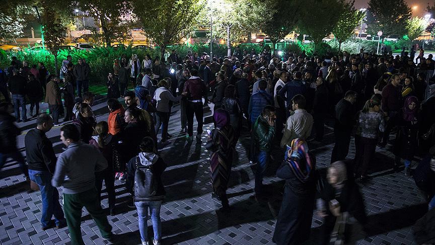 Ankara Büyükşehir Belediyesi önünde 'kadro' eylemi