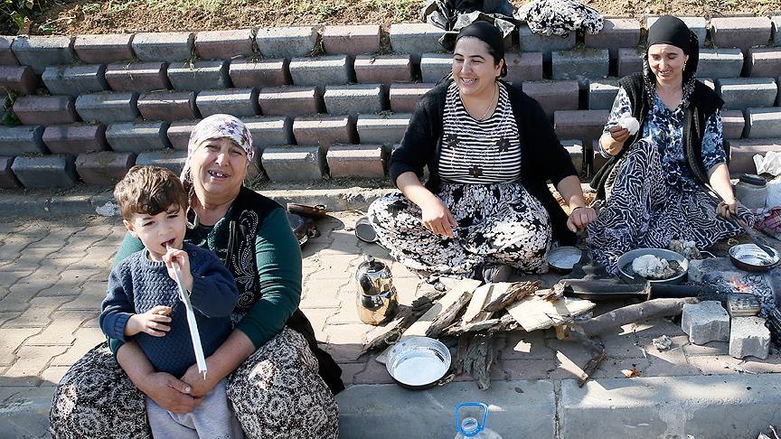 Istanbul Un Seyyar Kadin Kalaycilari