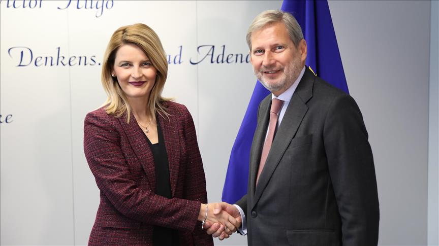 Hahn: Kosova ka perspektivë evropiane