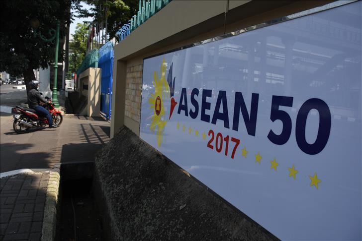 ASEAN defense mins discuss terrorism, South China Sea