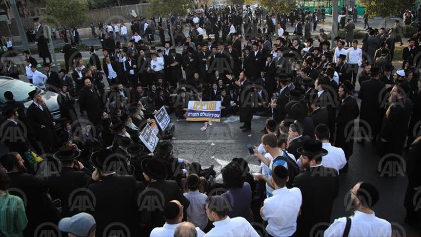 Warga Yahudi demonstrasi menentang wajib militer Israel
