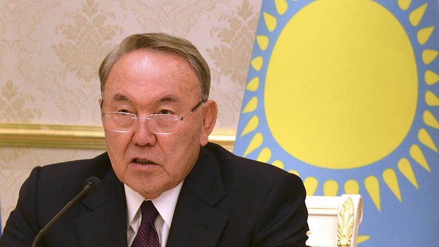 نظربایف، طرح تغییر الفبای زبان قزاقی را امضا کرد