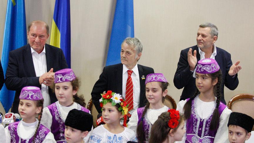 Poroshenko: Ukraine continues work on freeing hostages 