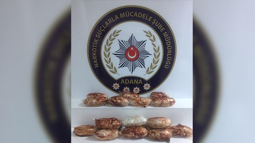 'Köpek kokusunu almasın' diye uyuşturucuya gres yağı sürmüşler