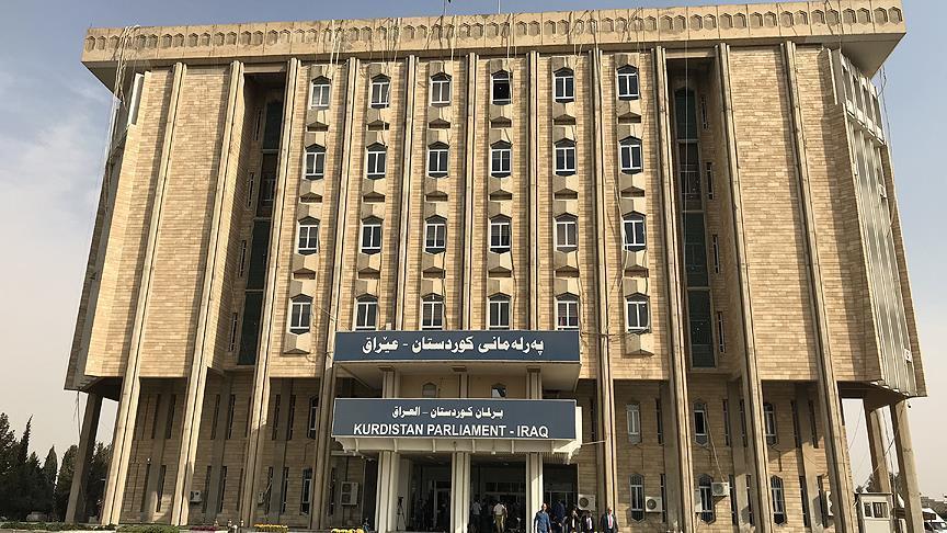 موالون لبارزاني يقتحمون برلمان إقليم شمال العراق