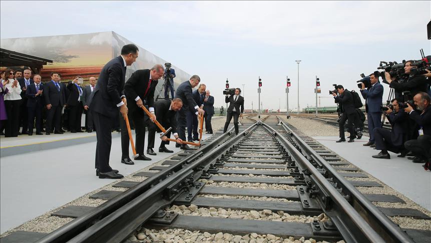 Premier train à emprunter la Route de la Soie "Ferrée"