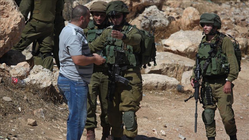 Israel detains 17 Palestinians in West Bank raids