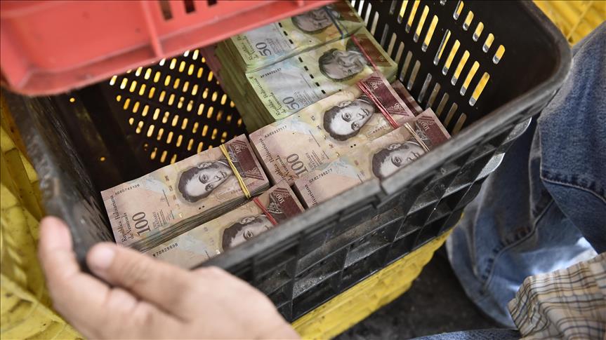 Venezuela'da 100 bin bolivarlık en büyük banknot tedavüle giriyor