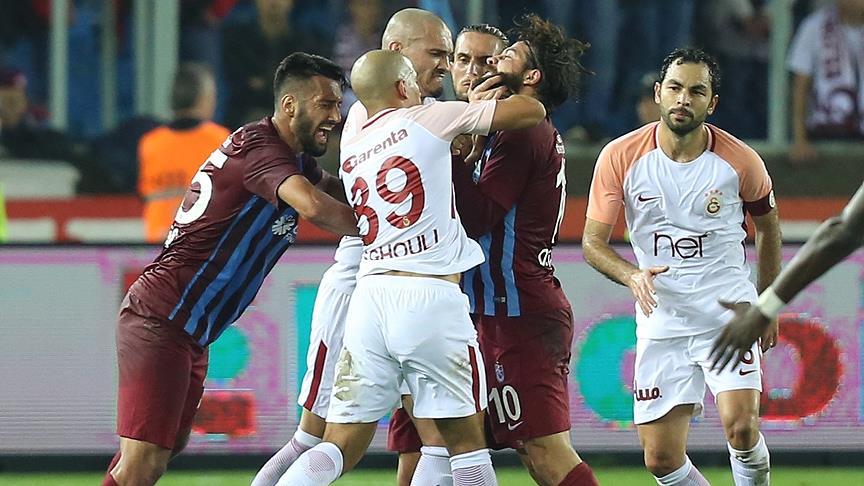 TFF'den Olcay Şahan ile Sofiane Feghouli'ye üçer maç men cezası
