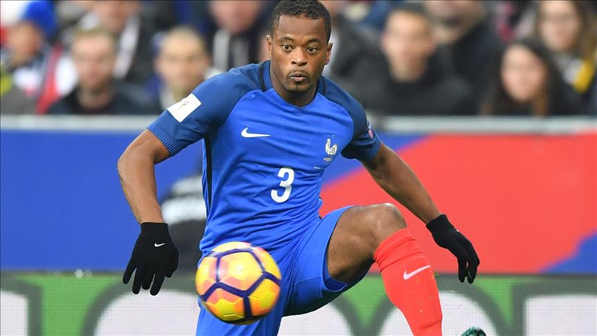 Foot-France/OM-Coup de pied de Patrice Evra à un fan marseillais