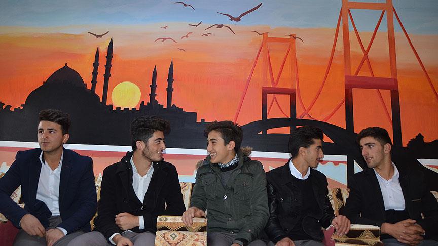 Hakkari'deki okulda İstanbul silüetli 'dinlenme köşesi' oluşturuldu 