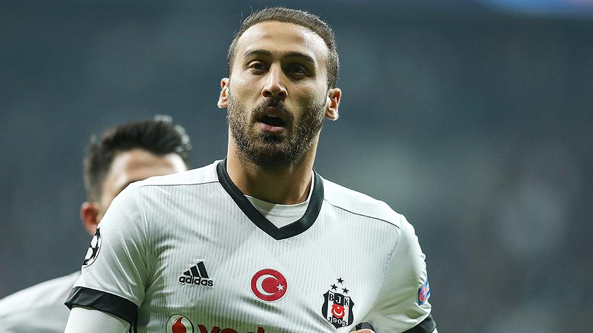 Beşiktaşlı Cenk Tosun, taraftarların sorularını yanıtladı