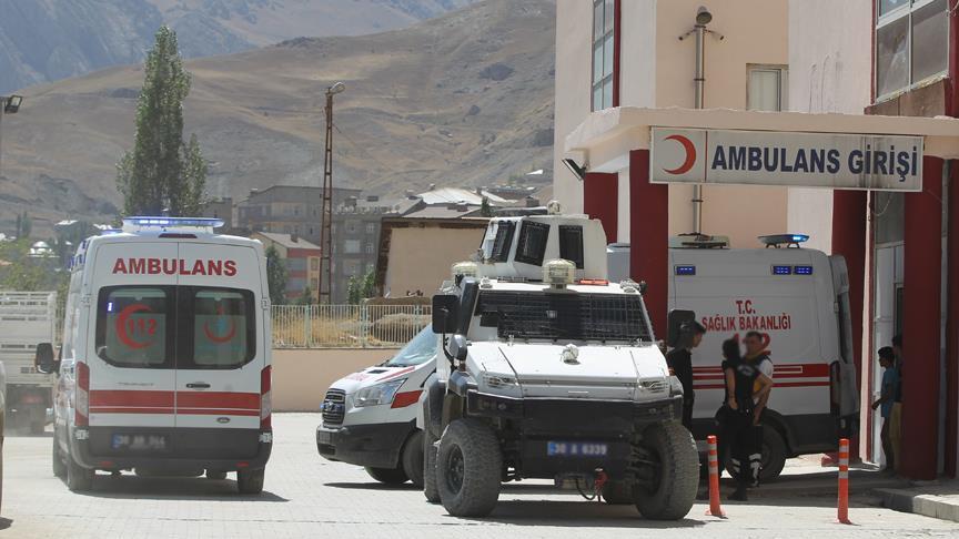 Hakkari'de askerleri taşıyan araç devrildi: 1 şehit