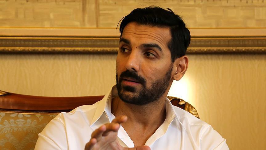 نجم بوليوود الهندي "جون ابراهام" يزور أنطاليا التركية