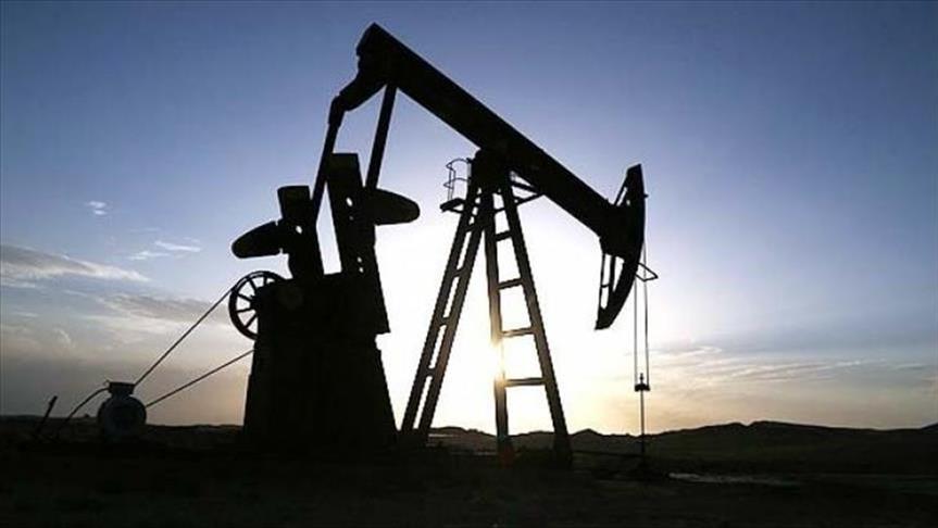 Çmimi i naftës së papërpunuar në mbi 64 dollarë për fuçi