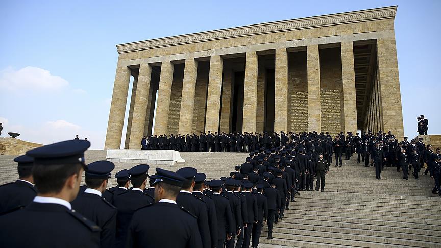 Emniyet teşkilatı Anıtkabir'i ziyaret etti 