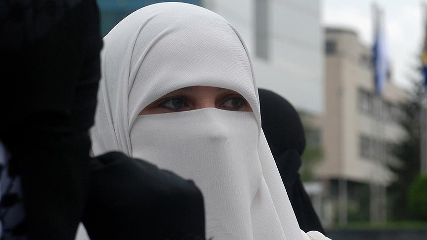 Kanada'daki peçe yasağı yargıya taşındı