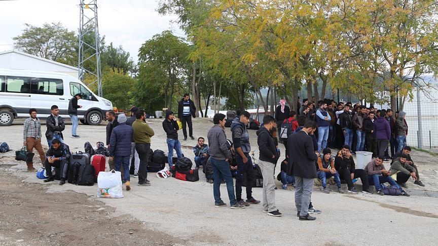 As war winds down, Syrians in Turkey begin heading home