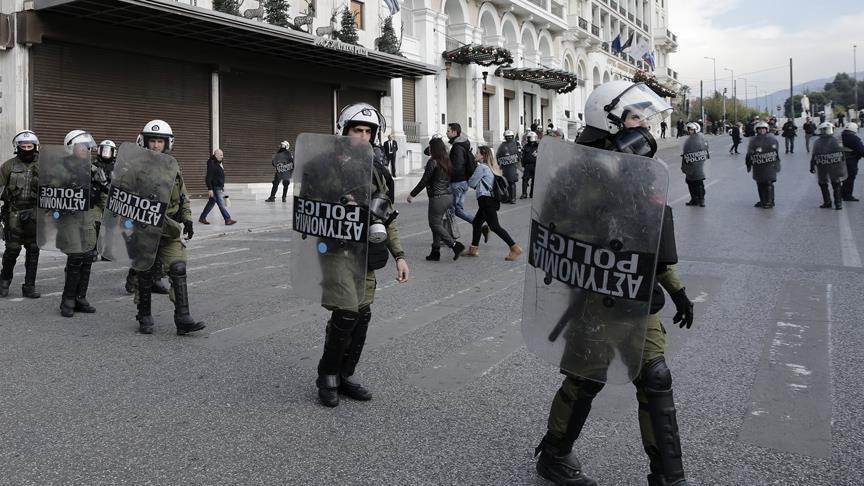 Thousands protest in Athens for higher minimum wage