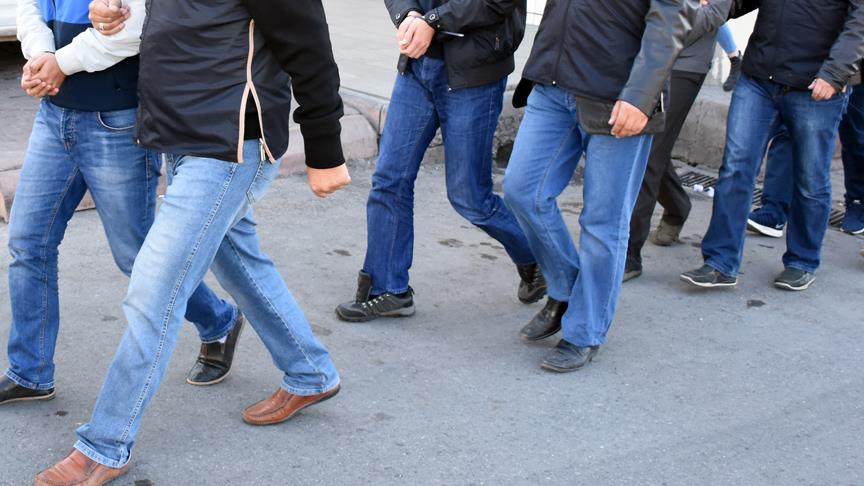 İzmir'de FETÖ/PDY operasyonu: 47 gözaltı