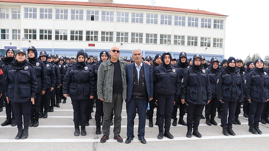 Şehit polis Fethi Sekin'in babası polis adaylarıyla bir araya geldi