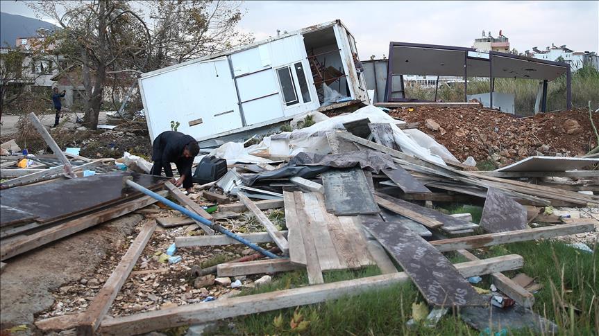 Violent storm injures 25 in southern Turkey