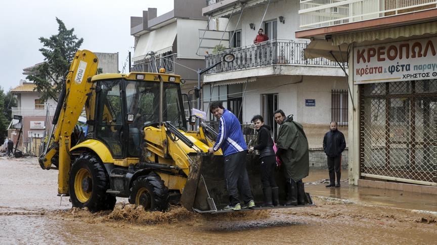 Yunanistan sel felaketinin yaralarını sarıyor