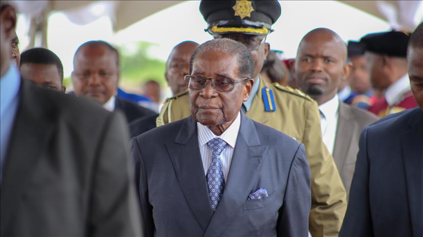 Primera aparición pública del presidente de Zimbabue tras el golpe militar